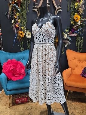 Boutique Spaghetti-Strap Lace Midi Dress in White